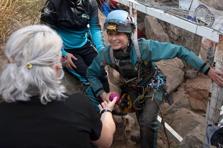 50-year-old Spanish athlete emerges from the cave after 500 days of being alone underground (Photos/Video)